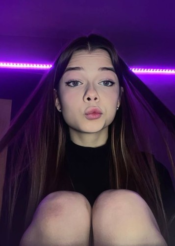 Света, метро Менделеевская Г. Москва